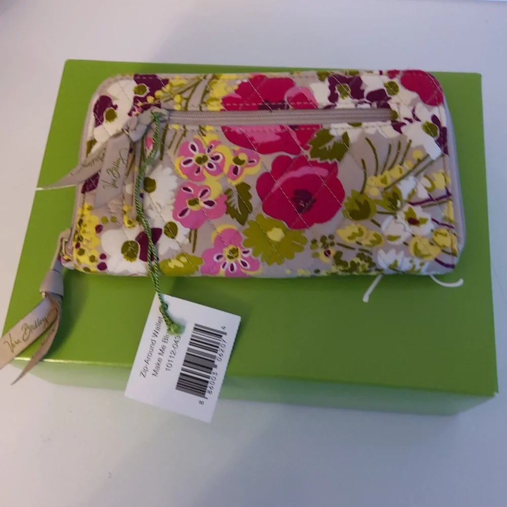 Vera Bradley Women's Zip Around Wallet, NWT